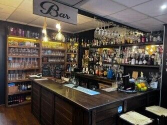 Leasehold Drinks Store & Bar Located In Bromsgrove Town Centre Photo 4