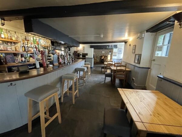 Charming South Devon Inn in the heart of the Village For Sale in Newton Abbot Photo 4
