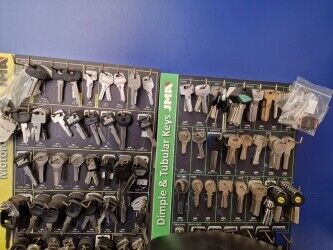 Profitable Leasehold High Street Dry Cleaners for sale w Additional Services Photo 5