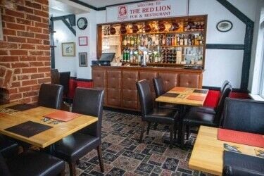 ESSEX - HIGHLY PROFITABLE FREE-OF-TIE PUB Photo 4