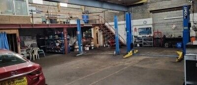 Autovehicle repair garage in Doncaster, Thorne.