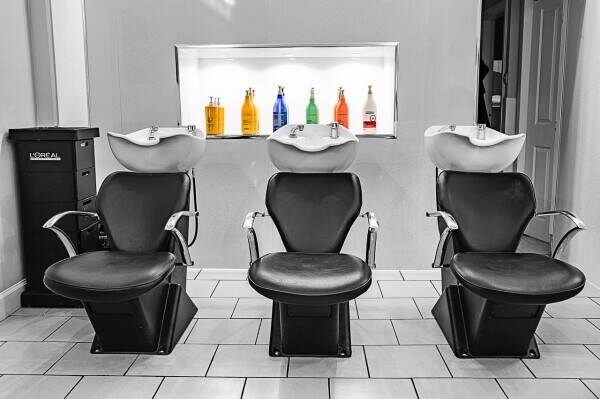 Beautifully presented hair salon located within prime trading location Photo 4