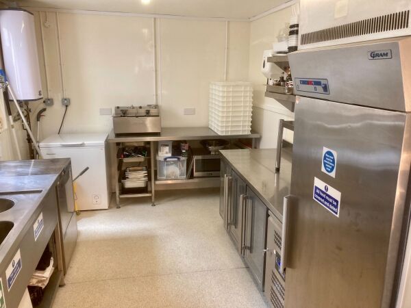 LICENSED PIZZA RESTAURANT/TAKEAWAY Photo 4