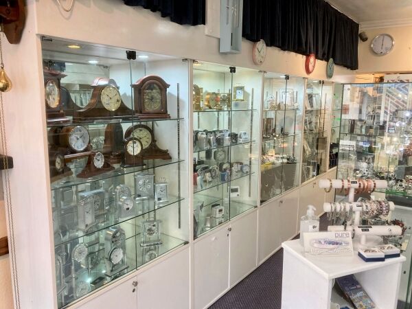 GIFT, JEWELLERY/JEWELLERY REPAIRS & TROPHY ENGRAVING Photo 4