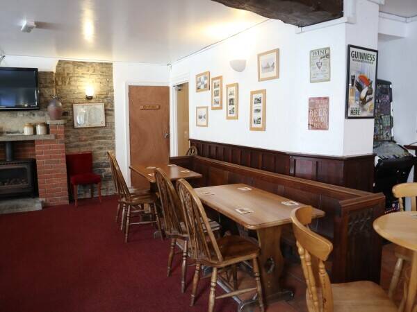 SOMERSET- POPULAR WET LED TOWN FREEHOUSE Photo 4
