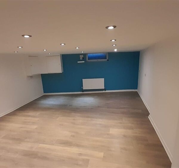 Vacant Unit For Sale in Birkenshaw Photo 4