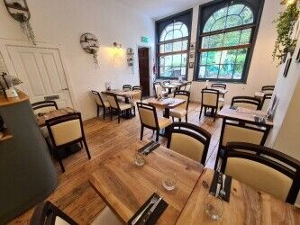 Popular And Established Restaurant In The Sought After Estuary Town Of Topsham, Exeter Photo 4