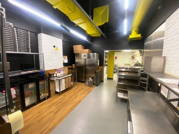 STAFF RUN PIZZA TAKEAWAY & DARK KITCHEN WITHIN SHOPPING CENTRE Photo 4