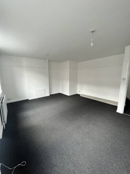 Off licence For sale West Wickham High street with 3 bedroom flat Photo 4