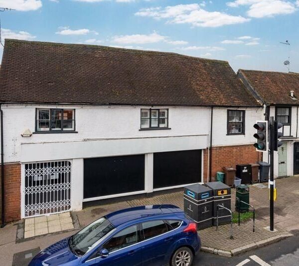 Vacant Retail Unit: High Street, Redbourn Photo 4