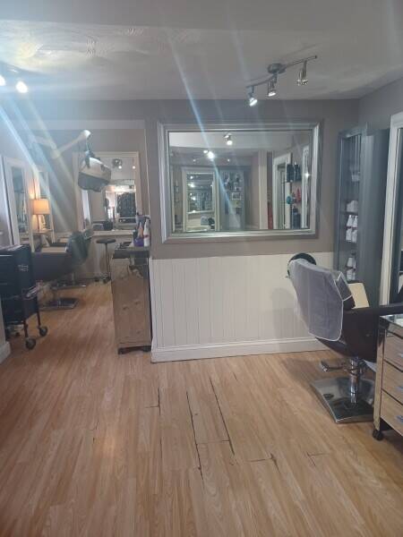 Established Hairdressing Salon  Olney, Buckinghamshire Photo 4
