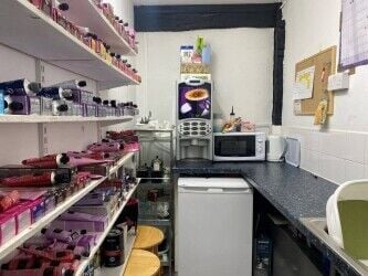 Hairdressing Business in Thriving Market Town - Oxfordshire Photo 4
