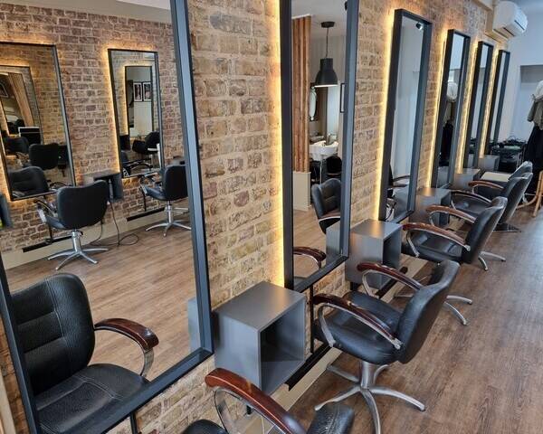 VACANT FITTED HAIR SALON / BARBERS – APPROX. 400 Sq. Ft. located on the BROADWAY – LEIGH-ON-SEA Photo 4