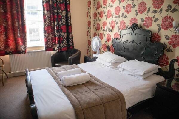 EAST SUSSEX - 23 BEDROOM HOTEL IN TOURIST HOTSPOT Photo 4