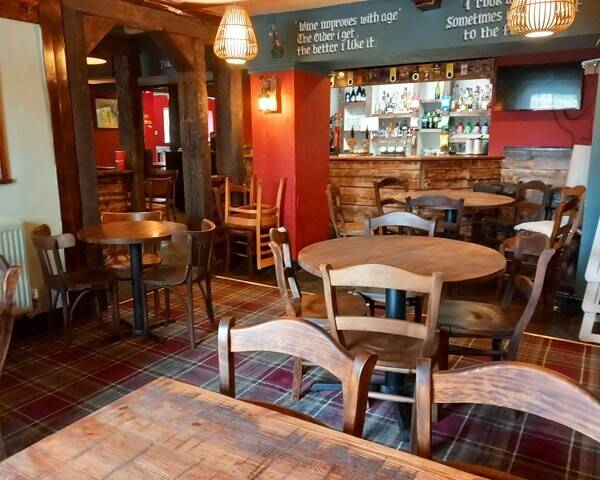 CARMARTHENSHIRE - TORBAY INN, LLANDEILO - WELL APPOINTED COTTAGE STYLE PUBLIC HOUSE Photo 4
