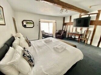 TWO RETAIL UNITS WITH EIGHT GUEST BEDROOMS FOR SALE, LLANGOLLEN, NORTH WALES. Photo 4