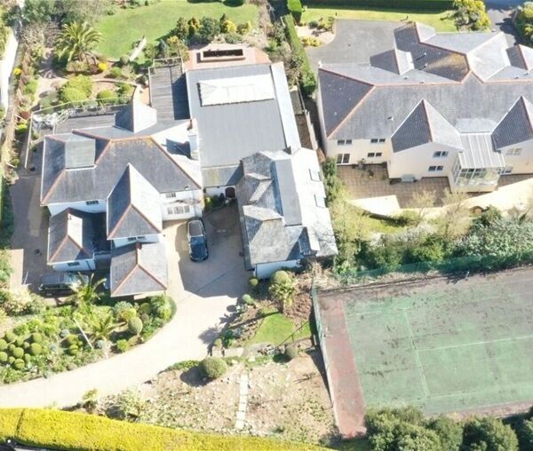 Auction Lot: White Lodge, Ilsham Marine Drive, Torquay, Devon, TQ1 2HT For Sale in Torquay Photo 4