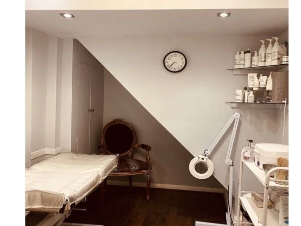Well established beauty and tanning salon for sale Photo 4