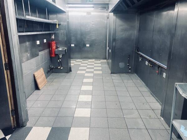 Freehold Takeaway & Restaurant for Sale in Uxbridge Road, Hayes Photo 4