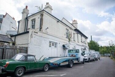 LONDON - SUBSTANTIAL CLOSED PUB BY STATION SUITABLE FOR A VARIETY OF USES Photo 4