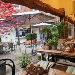 Brunch-style restaurant coffee shop with side delicatessen in the Heritage commuter town of Westerham, Kent Brunch-style restaurant coffee shop with side delicatessen in the Heritage commuter town of Westerham, Kent
