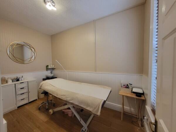 Established Beauty Salon in Busy High Street Town Photo 4