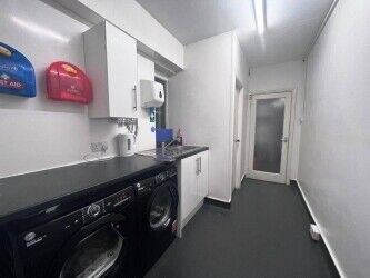 FISH & CHIP SHOP WITH TWO BED ACCOMMODATION – A5 LICENCE (2300) Photo 4