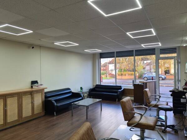 Hair Studio located on a busy parade of shops in a busy residential neighbourhood. Photo 4