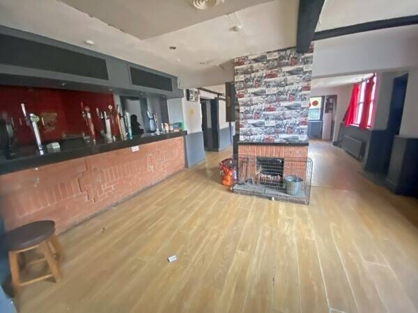 CHESHIRE - VILLAGE PUBLIC HOUSE ON SIZEABLE PLOT Photo 4