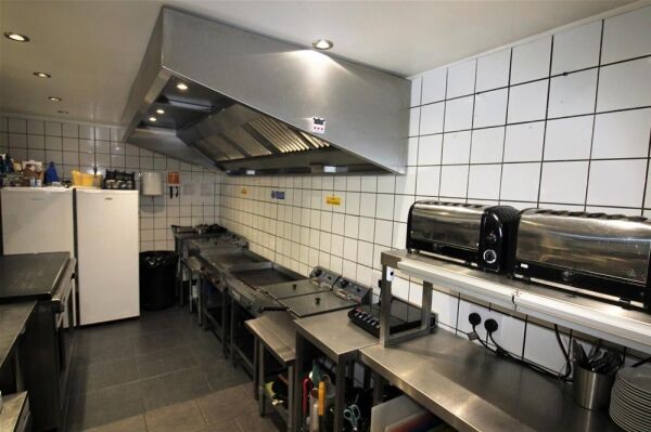 LICENCED LEASEHOLD CAFÉ WITH 3 BEDROOM FLAT Photo 4