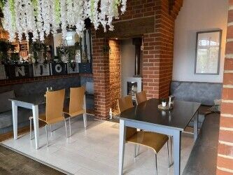 WILTSHIRE- CANAL & MARINA SIDE PUBLIC HOUSE Photo 4