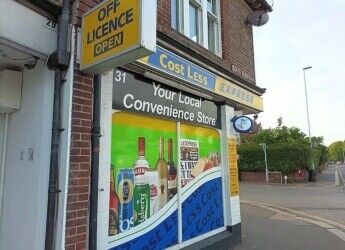 Off licence store in Worthing Photo 5
