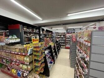 Off license, international foods, halal butchers. Photo 4