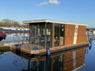 Unique Houseboat Airbnb Rental Business for Sale on the River Thames near Oxford. Photo 4
