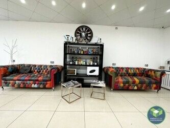 BARBERS/HAIR SALON: BOWDON: Photo 4