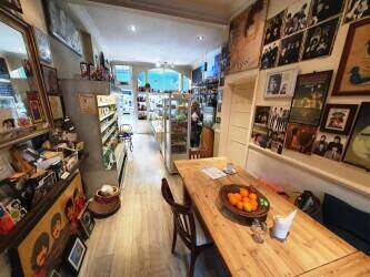 CAFÉ/COFFEE SHOP & DELI WITHIN AFFLUENT WEST LONDON TOWN Photo 4
