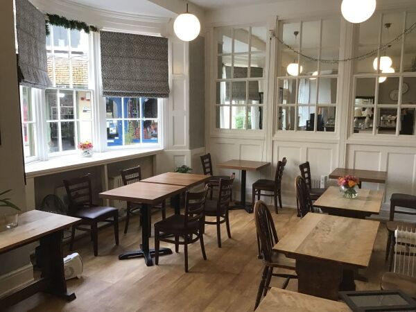 ATTRACTIVE COFFEE SHOP, BISTRO, CAFE in AFFLUENT MONMOUTHSHIRE TOWN Photo 4