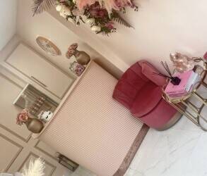 Eyelash bar for sale in Hornchurch Photo 4