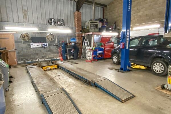 MOT & Car Servicing Garage Photo 4