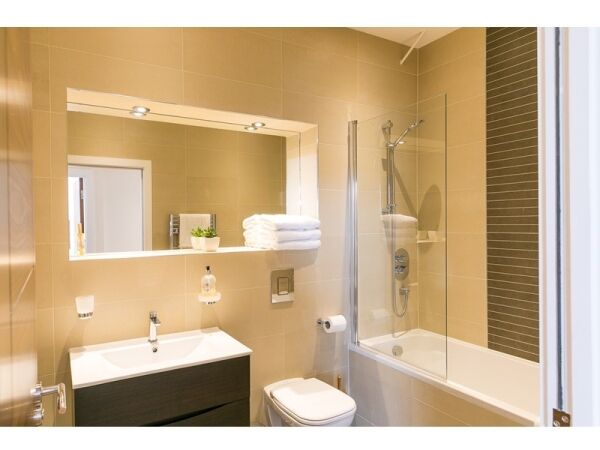 Beautifully Presented Holiday Letting For Sale Photo 4