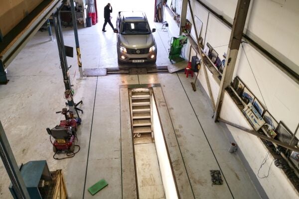 New Price! Garage & MOT Test Centre Photo 4