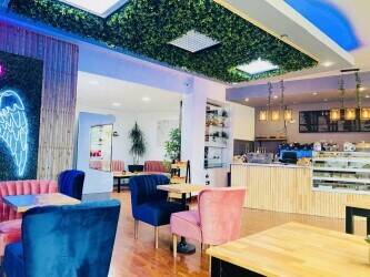 Prime Commercial Property in Leeds, Used as coffee shop previously Ideal for Various Business Types