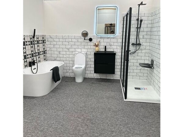 Highly Rated Bathroom Showroom For Sale Photo 4
