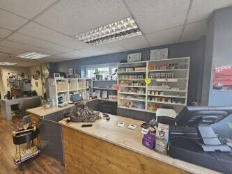 Recently refurbished busy hairdressers for sale in Basingstoke. Photo 4