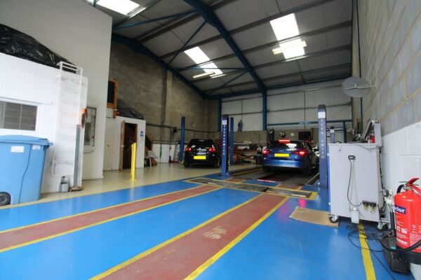 London Properties are pleased to the market this very well-established one-man Class 4 -7 MOT center located in Flowers Industrial Estate is accessed Photo 4