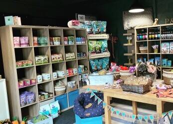 Beautiful pet store for sale Photo 4