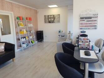 Busy Award-Winning Salon in Luton for Sale Photo 4