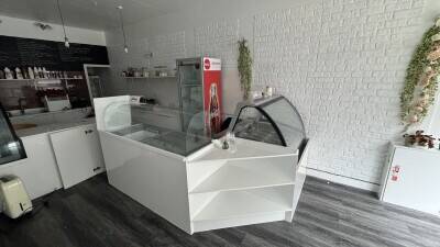 Cafe/ice cream shop Photo 3