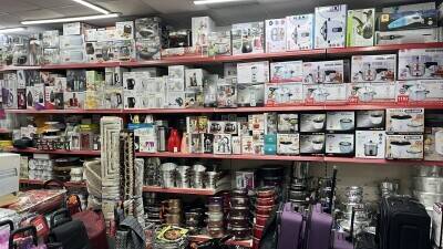 THIS POUND PLUS IS FOR SALE IN PRIME LOCATION OF CROYDON, HUGE POTENTIAL TO INCREASE SALES. Photo 4