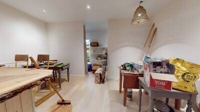 Versatile Shop Unit in Densely Populated Residential Area Photo 4